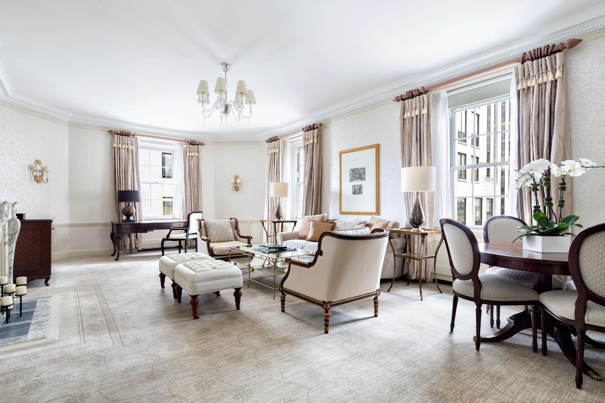 The Pierre, A Taj Hotel, New York Eksteriør bilde A living room at 220 Central Park South