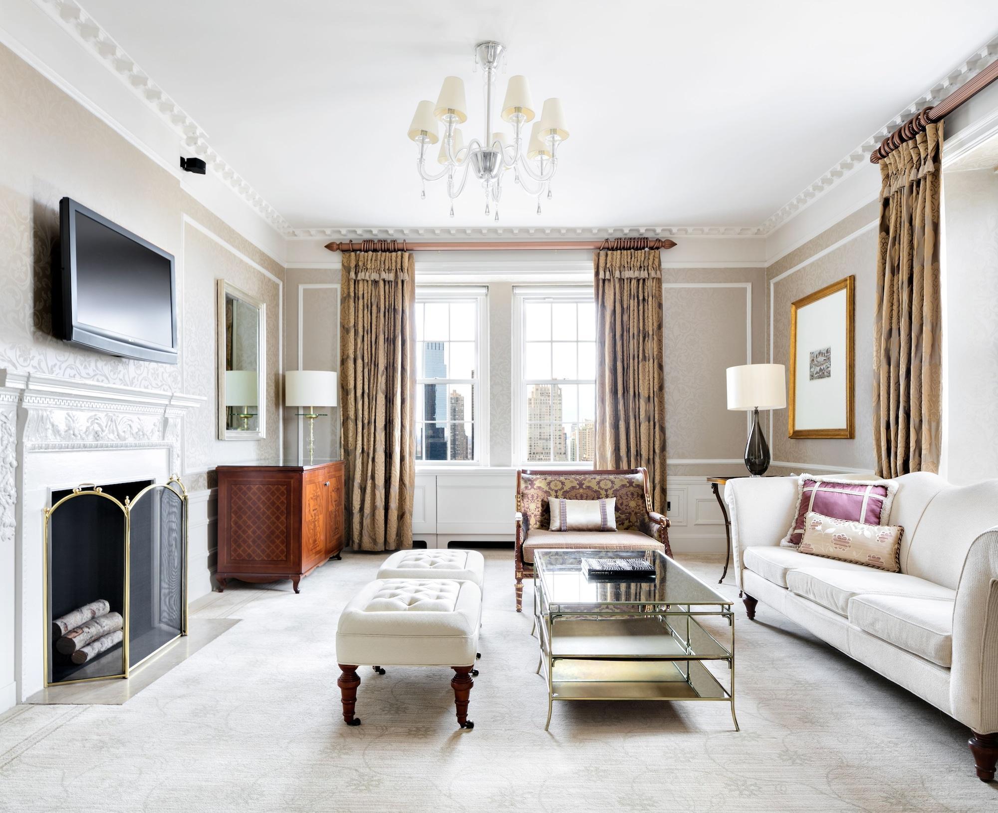 The Pierre, A Taj Hotel, New York Eksteriør bilde A living room in a townhouse