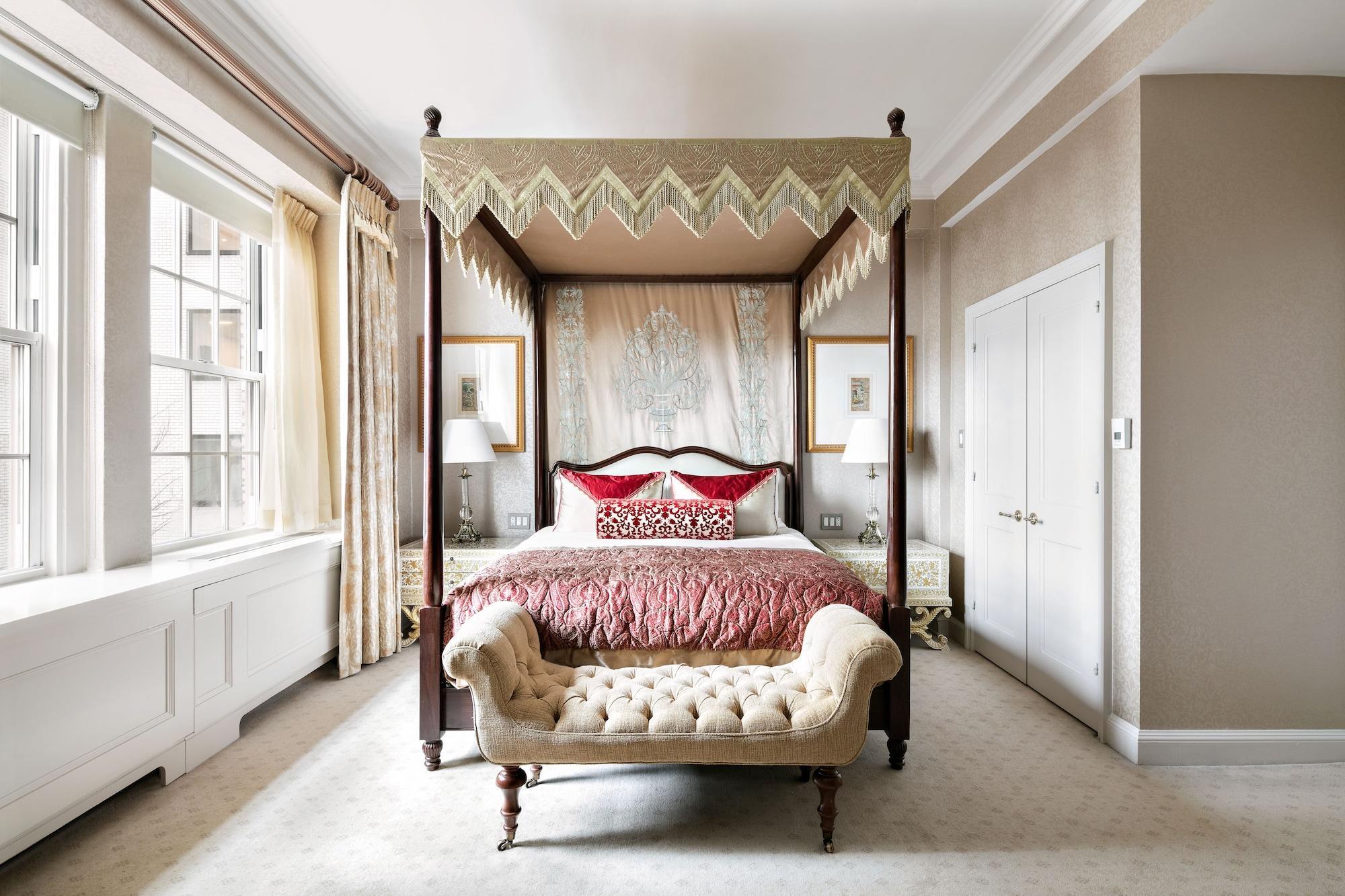 The Pierre, A Taj Hotel, New York Eksteriør bilde A bedroom at the hotel