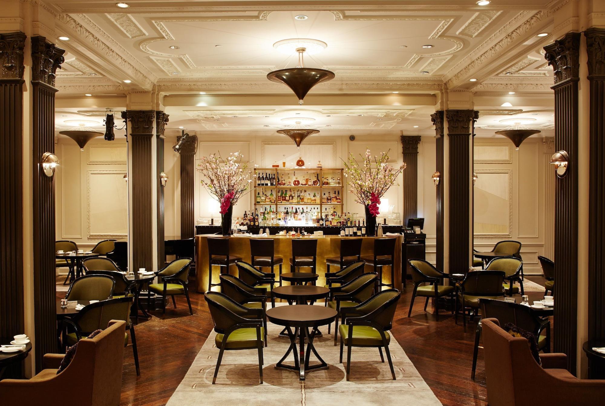 The Pierre, A Taj Hotel, New York Eksteriør bilde The bar at the hotel
