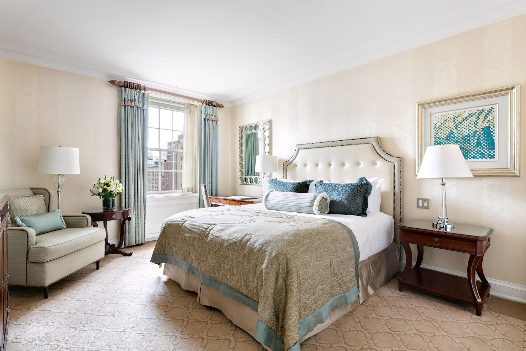 The Pierre, A Taj Hotel, New York Eksteriør bilde A bedroom at the Carlyle