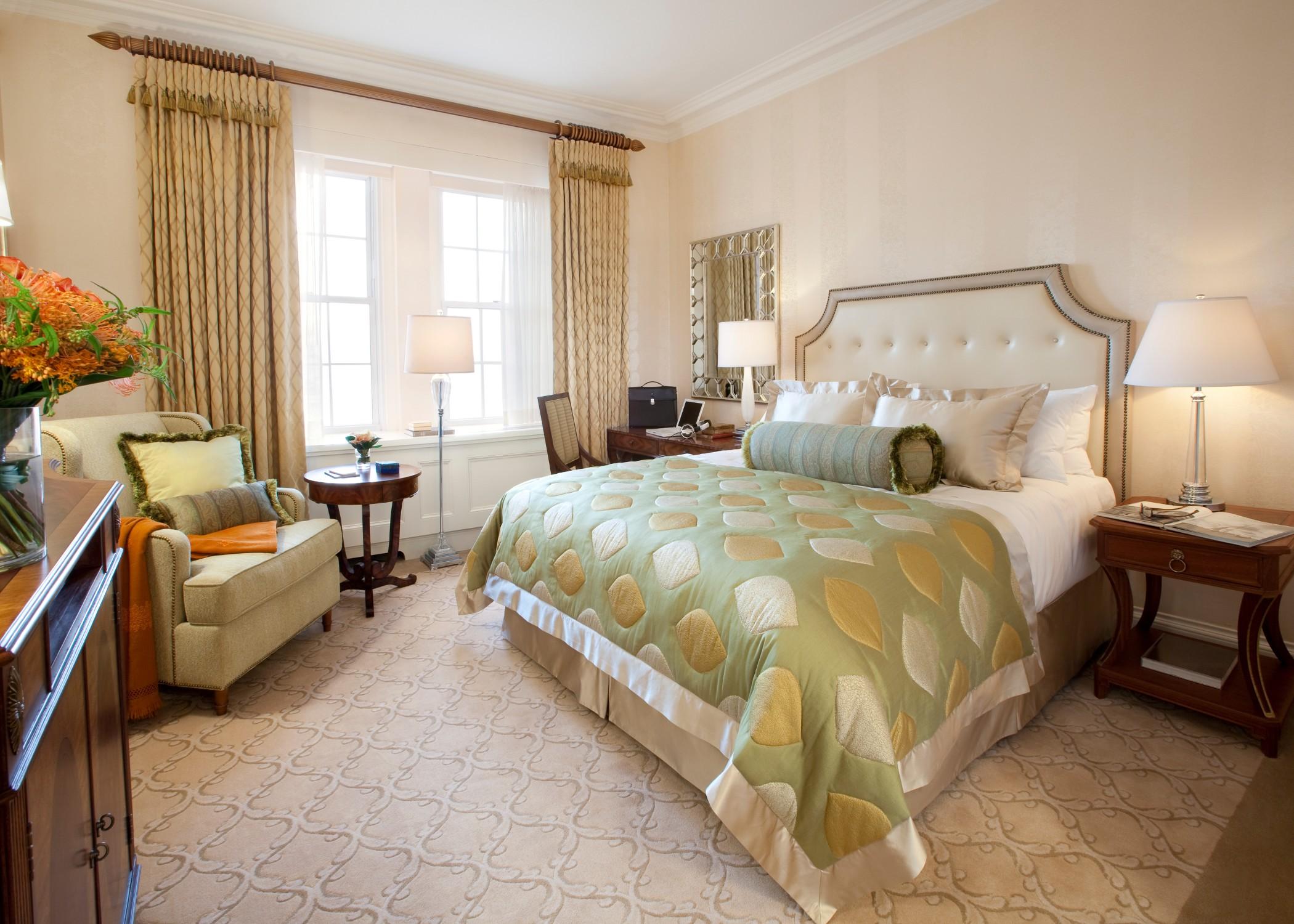 The Pierre, A Taj Hotel, New York Eksteriør bilde A bedroom at The Ritz-Carlton, Boston