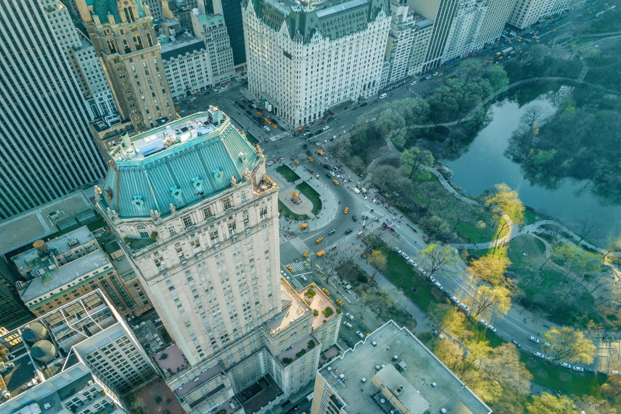 The Pierre, A Taj Hotel, New York Eksteriør bilde The Plaza Hotel, where the film was shot