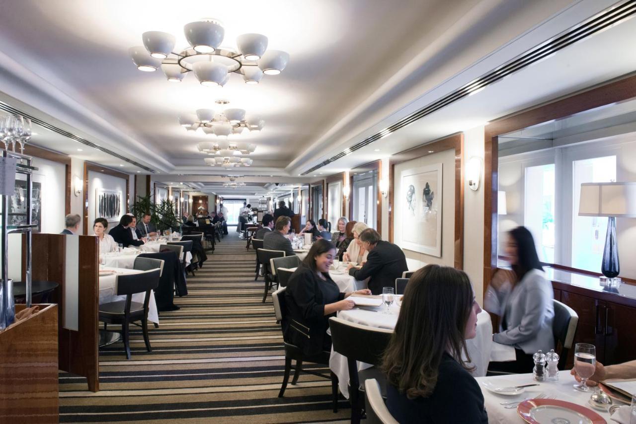 The Pierre, A Taj Hotel, New York Eksteriør bilde The restaurant in 2011